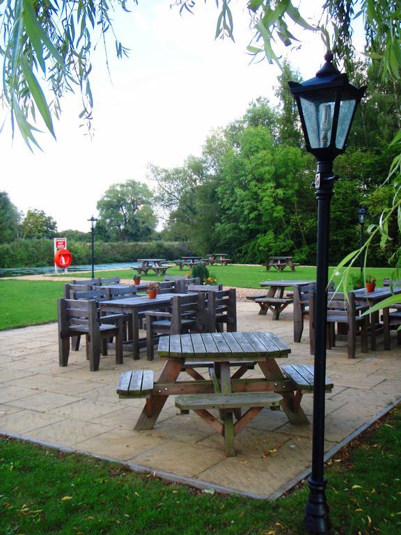 Queens Head Inn Nassington Exterior photo