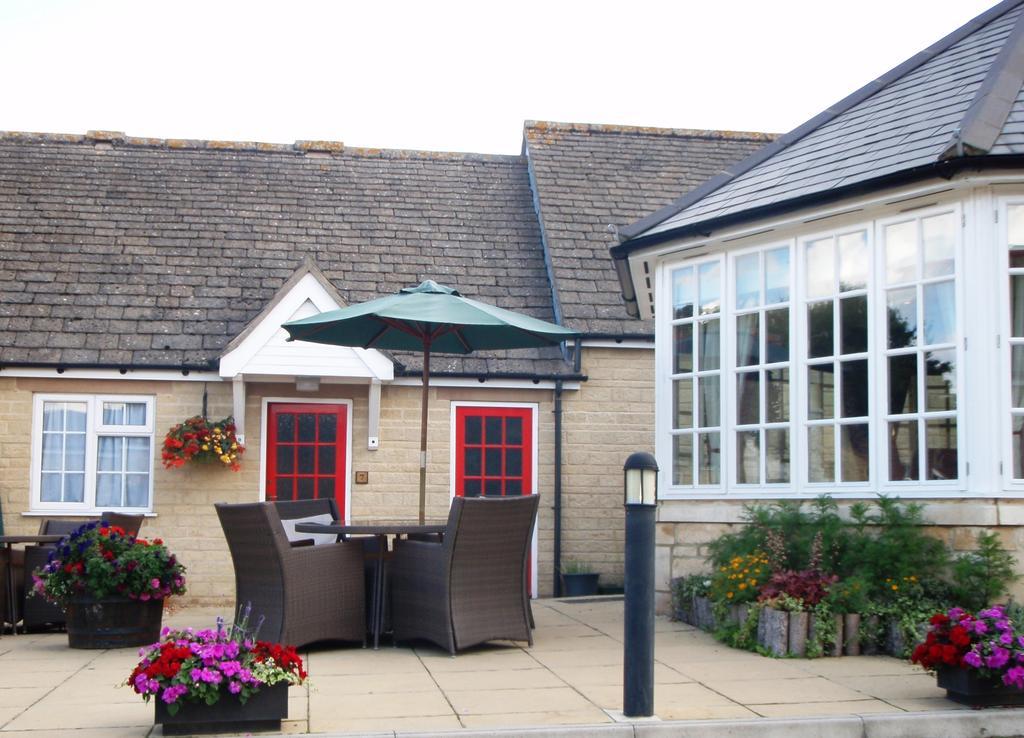 Queens Head Inn Nassington Exterior photo